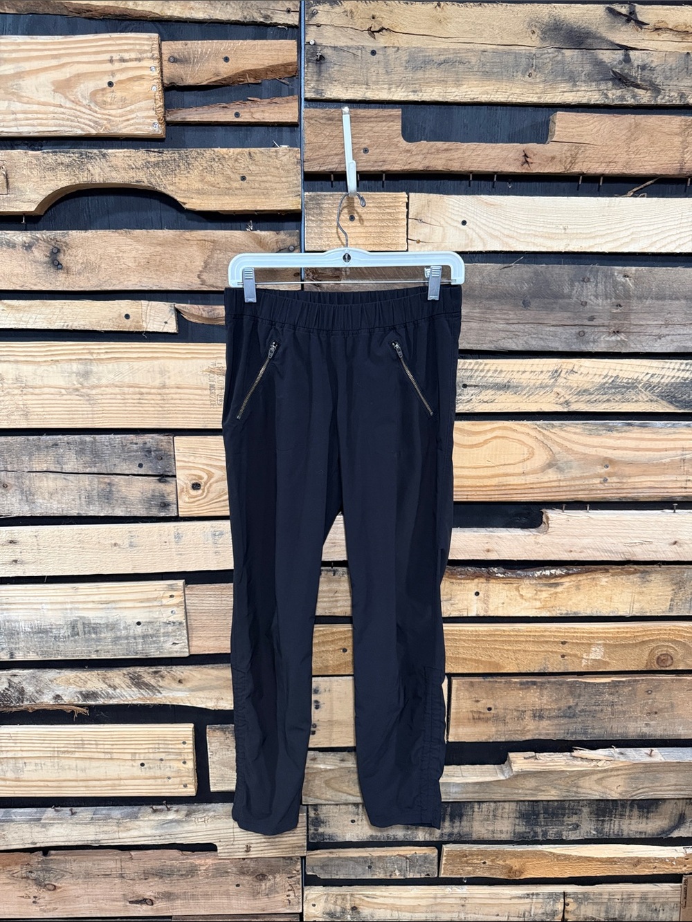 Athleta Womens Track Pants Black
Ruched Ankle Zip Pocket Elastic Waist
Size 4